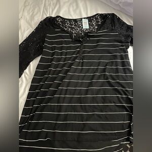 Torrid women’s blouse size 2 NWT